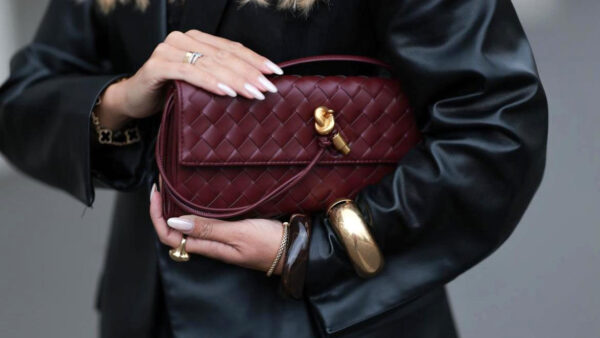 5 χειμωνιάτικα μανικιούρ που δίνουν αέρα πολυτέλειας ακόμα και στο πιο απλό σύνολο