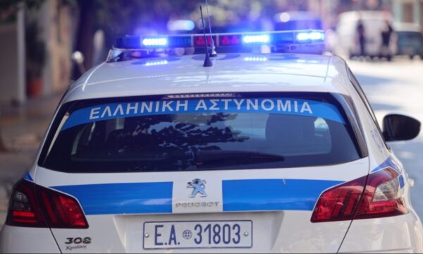 Λήξη συναγερμού στα Καλύβια – Εξουδετερώθηκε εμπρηστικός μηχανισμός κάτω από ΙΧ