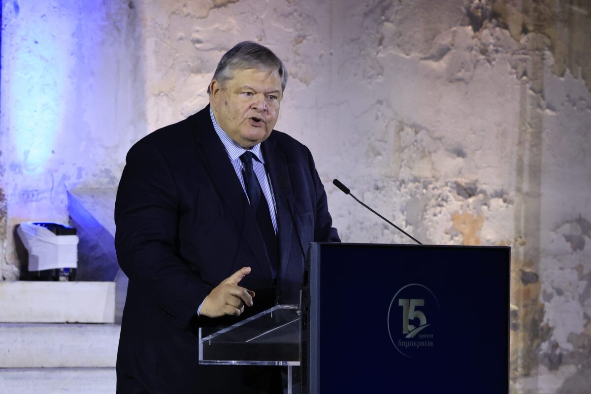 Ευ. Βενιζέλος: Η χώρα δεν μπορεί να πορευθεί με ασύμμετρο πολιτικό σύστημα – Κρίση Δημοκρατίας υπάρχει όταν έχει καταστεί μη διακυβερνησίμη