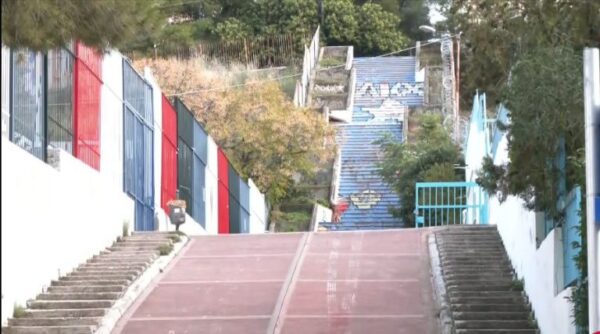 Χολαργός: Παραδόθηκε ο ένας από τους δύο δράστες της επίθεσης με μαχαίρι στον 14χρονο