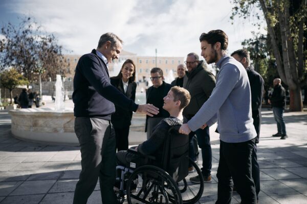 Στο Μετρό ο Πρωθυπουργός για τις νέες παροχές ΑμεΑ