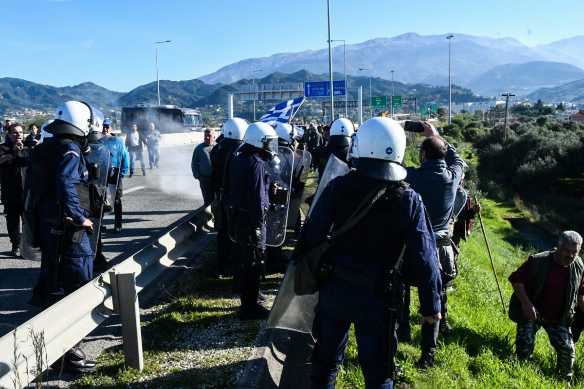 Σφίγγει ο κλοιός των αγροτών – Ο χάρτης των μπλόκων σε όλη την Ελλάδα