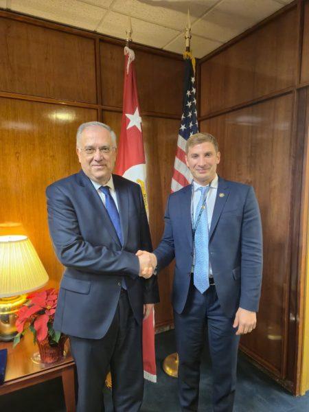 Τάκης Θεοδωρικάκος: Στρατηγική συνάντηση με Νταγκ Μπέργκαμ για επενδύσεις, ενέργεια και ναυπηγική