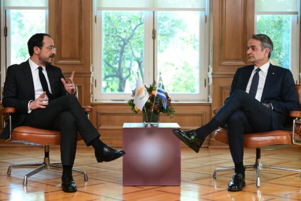 Τηλεφωνική επικοινωνία Μητσοτάκη – Χριστοδουλίδη για το Κυπριακό