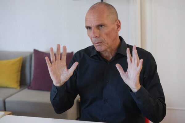 Βαρουφάκης: Συγχαρητήρια στον κ. Πιερρακάκη, αλλά το μίσος είναι ο δικός μας τίτλος τιμής