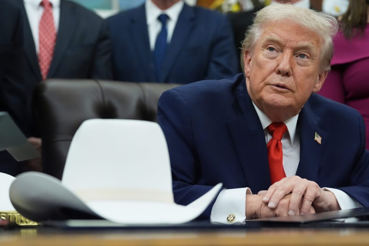 Τραμπ: Σύντομα θα ξεκινήσουν χερσαίες επιθέσεις εναντίον της Βενεζουέλας και φρικτών ανθρώπων που εισάγουν ναρκωτικά στη χώρα μας