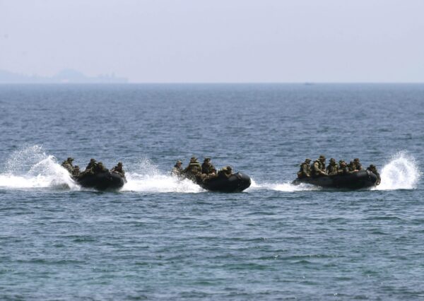 WSJ: Έφοδος αμερικανικών δυνάμεων σε πλοίο στον Ινδικό Ωκεανό – Ταξίδευε από την Κίνα προς το Ιράν