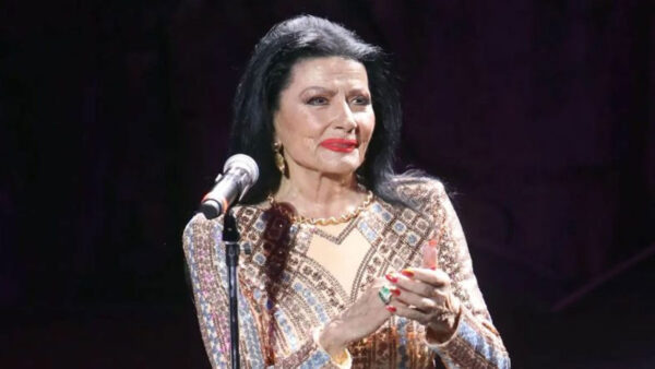 Ζωζώ Σαπουντζάκη: Tα νεότερα για την κατάσταση της υγείας της – «Κατάφερε και σηκώνεται, είναι καλύτερα»