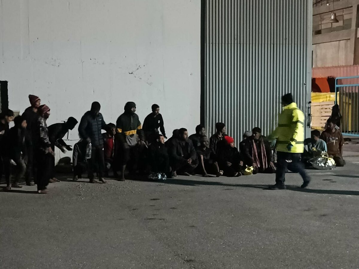 Καλαμάτα: Στις αποθήκες του Λιμανιού οι 24 διασωθέντες μετανάστες