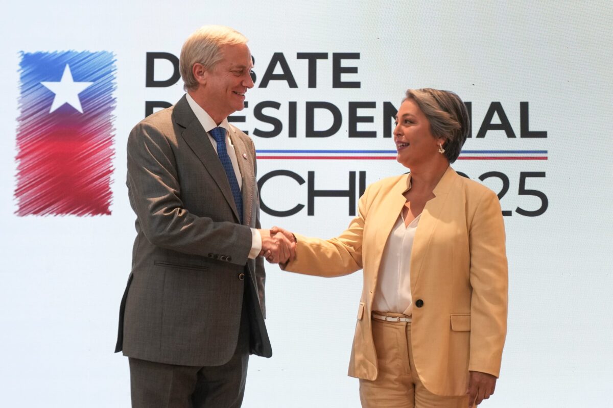 Χιλή: Ο Χοσέ Αντόνιο Καστ και η Γιανέτ Χάρα αναμετρώνται στον δεύτερο γύρο των προεδρικών εκλογών