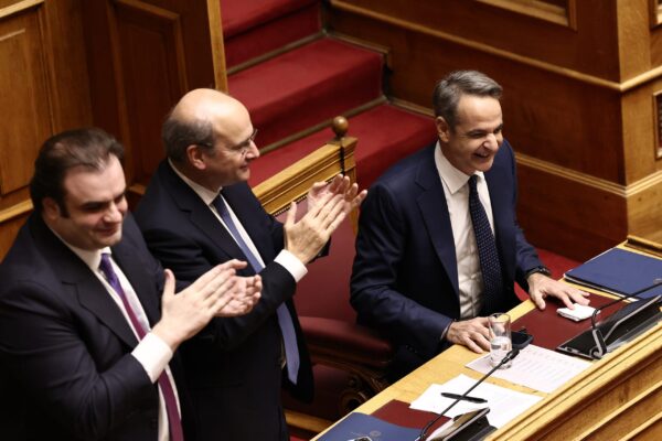 Μητσοτάκης: Οι 6+1 λόγοι που πέρασε κάτω από τον πήχη