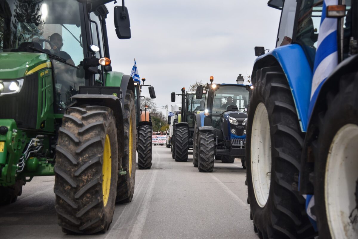 Κρίσιμη η αυριανή σύσκεψη της Πανελλαδικής Επιτροπής αγροτών για τα μπλόκα – Συνεχίζονται οι κινητοποιήσεις, ανησυχία των παραγωγικών φορέων