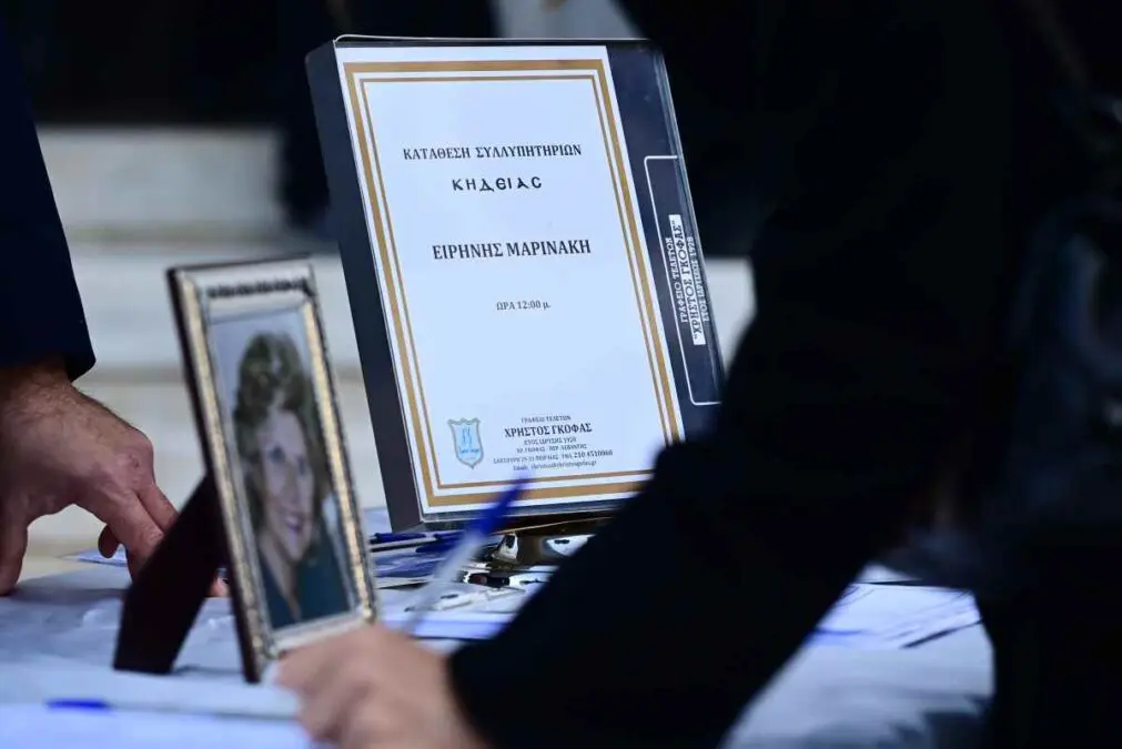 Βαγγέλης Μαρινάκης: Πλήθος κόσμου και προσωπικοτήτων στην κηδεία της μητέρας του, Ειρήνης Μαρινάκη