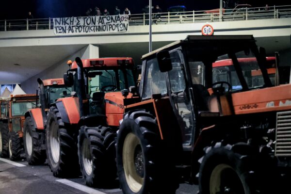 Σκληραίνουν τη στάση τους οι αγρότες: Εκατοντάδες φορτηγά ακινητοποιημένα στον Προμαχώνα, κλείνουν και τα Μάλγαρα – Ώρα αποφάσεων στη σύσκεψη της Πέμπτης
