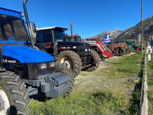 Συμβολικοί αποκλεισμοί και των παρακαμπτηρίων σήμερα, άνοιγμα διοδίων το Σαββατοκύριακο – Σύσκεψη το μεσημέρι στη Νίκαια