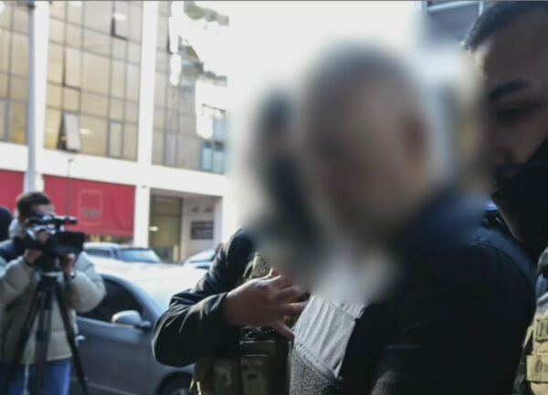 Κύκλωμα κοκαϊνης: Στις φυλακές οδηγείται ο «Εl Patron» – Αναζητείται 73χρονος συνεργάτης που ήταν αντιπρόσωπος στα καρτέλ της Λ. Αμερικής