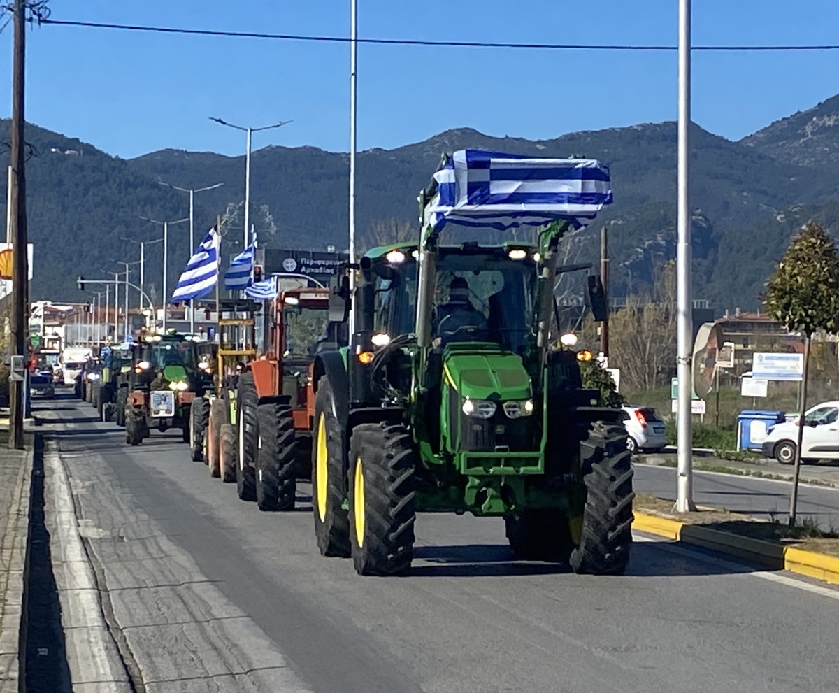 Διαφορετικές προσεγγίσεις από εκπροσώπους των αγροτών στην πρόταση διαλόγου με την κυβέρνηση: Τι λένε στο ΕΡΤnews Radio 105,8