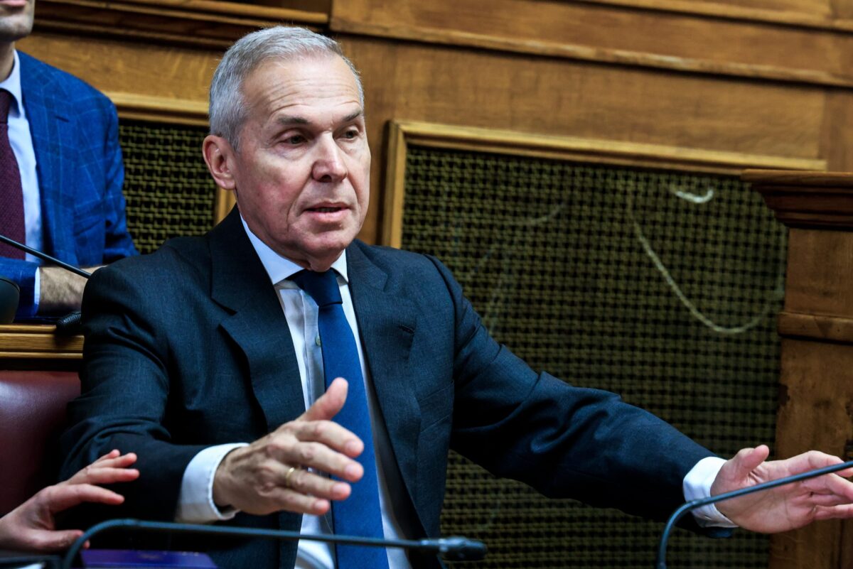 Ένταση στη Βουλή μεταξύ του υφυπ. Άμυνας Θ. Δαβάκη και του βουλευτή της ΝΔ Δημήτρη Καιρίδη