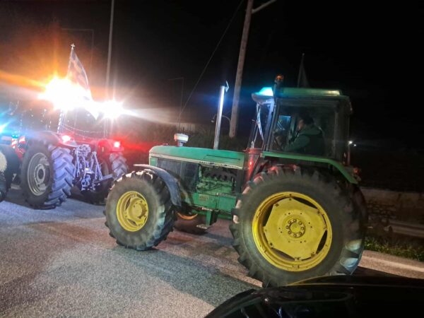 Οι αγρότες έκλεισαν την παρακαμπτήρια της Ιόνιας Οδού στη θέση Χαλίκι