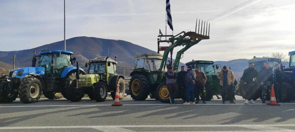 Κοζάνη: Νέος κύκλος αγροτικών κινητοποιήσεων στη Σιάτιστα – Αποφασισμένοι να μείνουν στα μπλόκα και τα Χριστούγεννα οι αγρότες