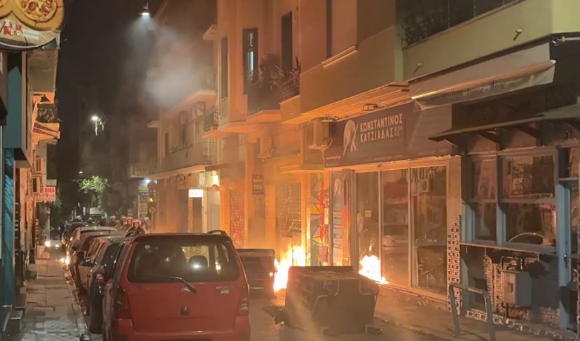 Εξάρχεια: Ένταση με μολότοφ, χημικά και κρότου λάμψης