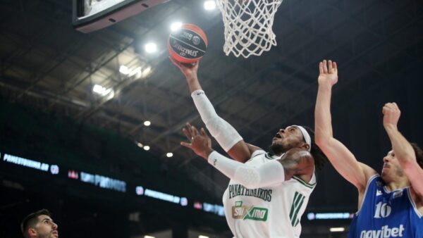 Ο Παναθηναϊκός χτίζει σερί με τον Χολμς να φωνάζει «παρών»