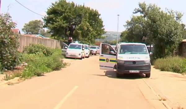 Νότια Αφρική: Ένοπλοι άνδρες σκότωσαν 10 ανθρώπους κοντά στο Γιοχάνεσμπουργκ