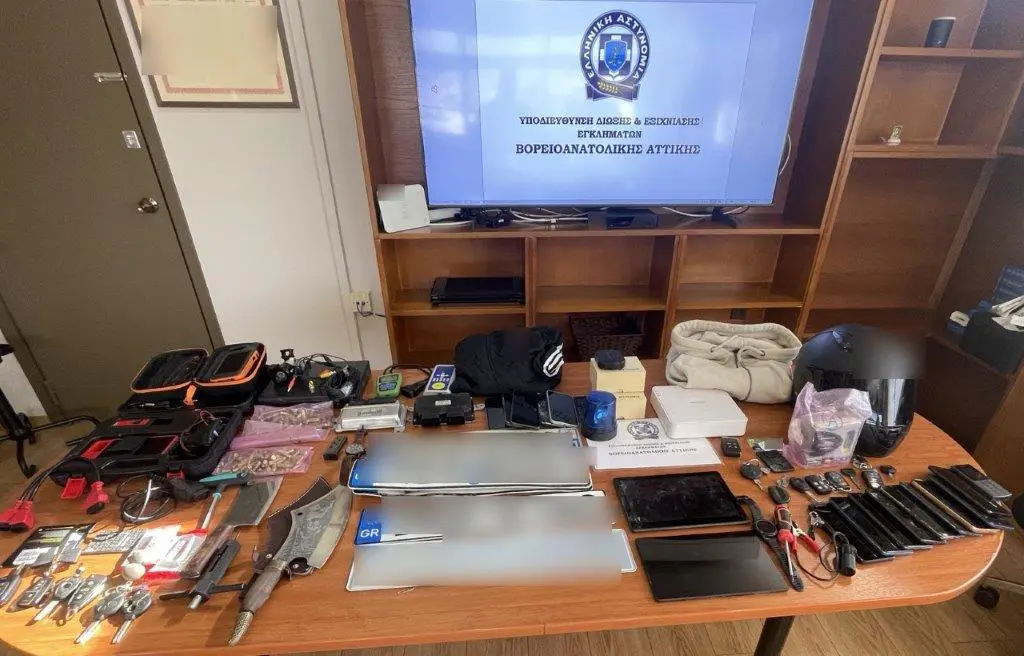 Χειροπέδες σε δύο για τη ληστεία στην Κηφισιά με λεία 180.000 ευρώ