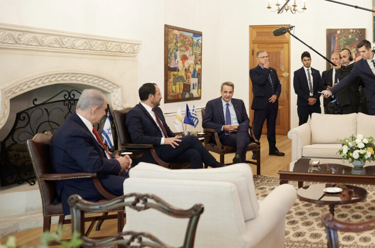 Επίσκεψη Μητσοτάκη στα Ιεροσόλυμα: Τριμερής στην Ιερουσαλήμ και συνάντηση με Αμπάς στην Ραμάλα