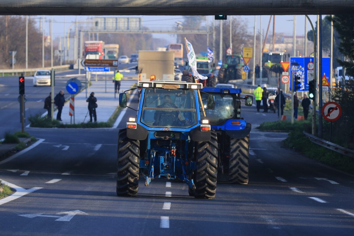 Αγρότες: Κλείνουν τις σήραγγες Τεμπών για τα φορτηγά – Συνελεύσεις και αναδιατάξεις των τρακτέρ ενόψει εορτών, πού υπάρχουν μπλόκα