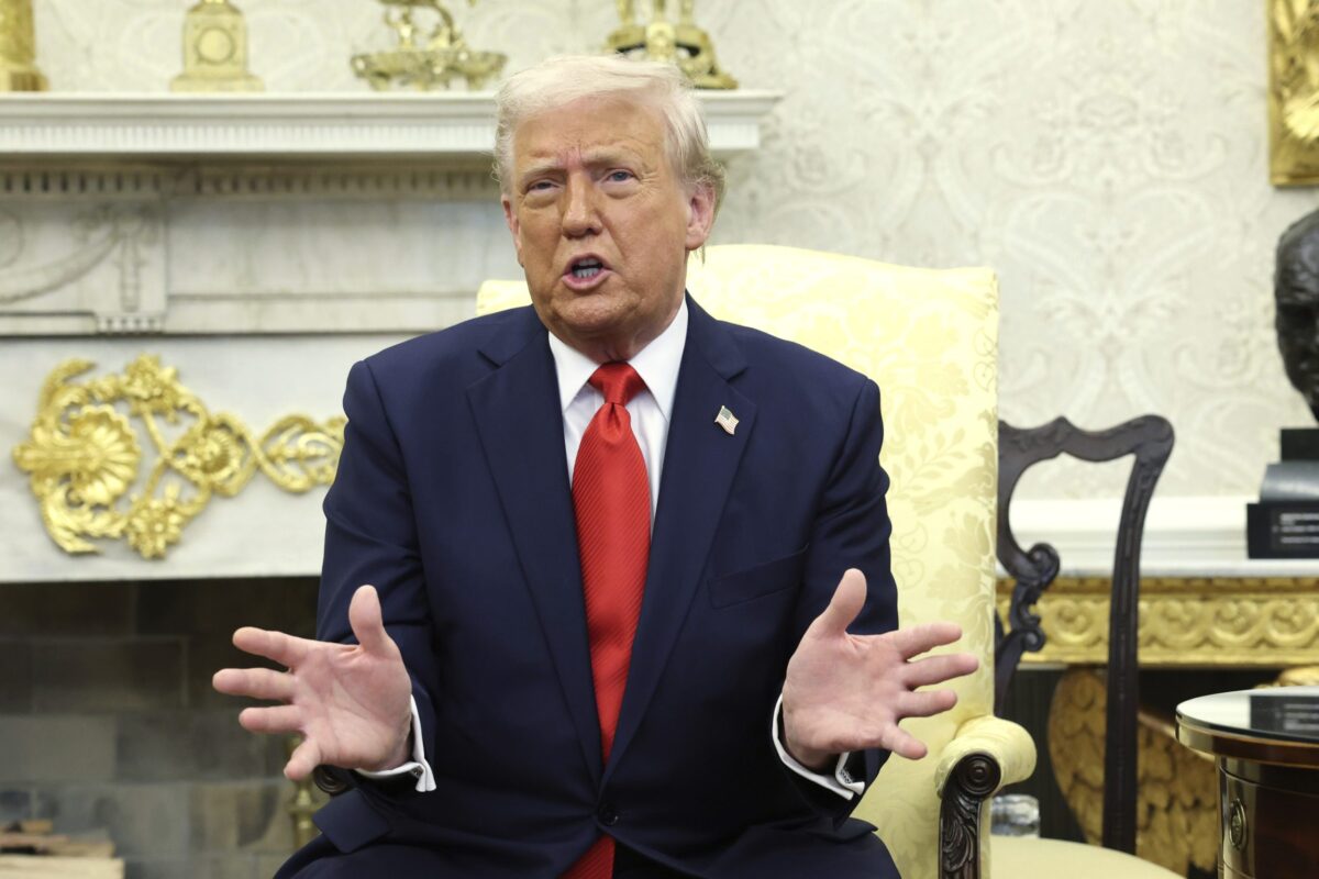 ΗΠΑ: Καταγγελίες για «λογοκρισία» στο CBS μετά την αναβολή ρεπορτάζ για απελάσεις μεταναστών στο Ελ Σαλβαδόρ