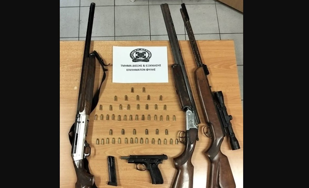Εντοπίστηκε οπλοστάσιο σε οικία στην Φυλή – Τρεις συλλήψεις για παράβαση περί όπλων