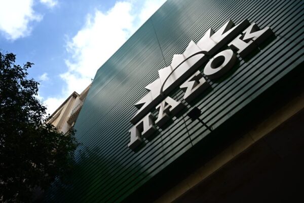 Απόπειρα φίμωσης καταγγέλει το ΠΑΣΟΚ για το σκάνδαλο των υποκλοπών