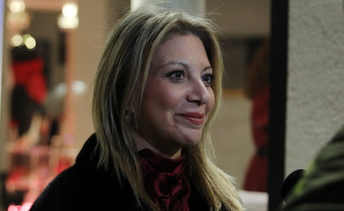 Καρυστιανού: «Αυτές οι Άγιες Ημέρες των Χριστουγέννων, ας γαληνέψουν κάθε πόνο και ας σβήσουν κάθε αδικία»