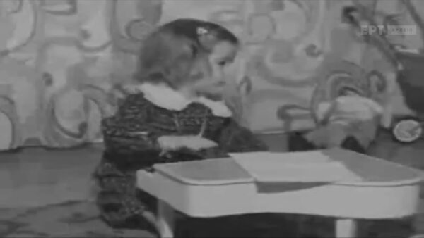 Χριστούγεννα του 1975: μια βόλτα στη γιορτινή αγορά μέσα από το Αρχείο της ΕΡΤ