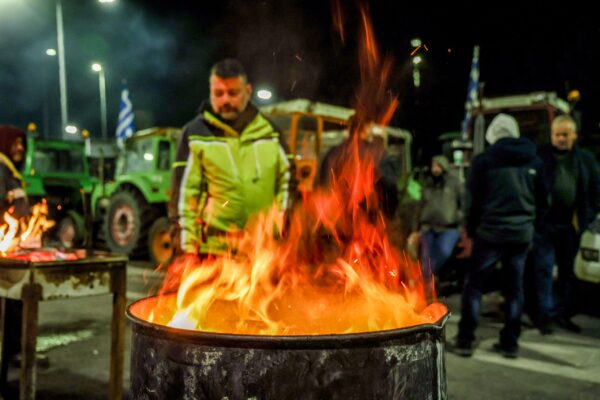 Για κοινωνικό αυτοματισμό σε βάρος των αγροτών κατηγορεί η αντιπολίτευση την κυβέρνηση