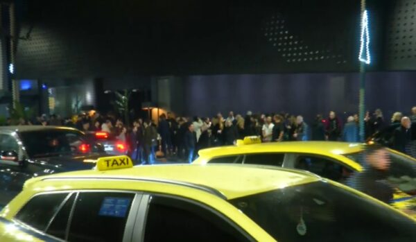 Ασφυκτικά γεμάτα τα νυχτερινά κέντρα της Αθήνας τις γιορτές – «Eπιλογές για όλα τα βαλάντια»