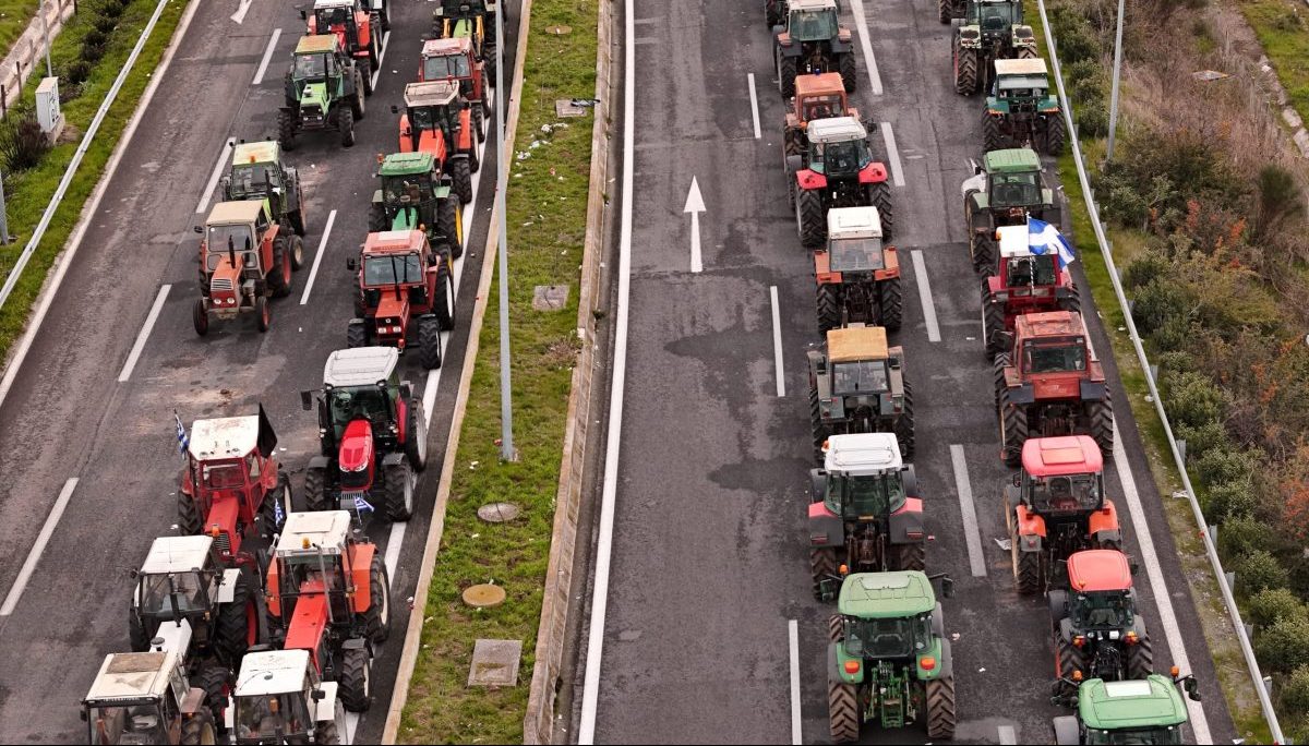 Αλ. Σδούκου για αγροτικά μπλόκα: «Δεν μπορεί κάποιος να ζητά χωρίς να συζητά» – Τι είπε για τις πληρωμές