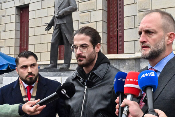 Ελεύθερος ο Άρης Μουγκοπέτρος μετά τη μήνυση της συζύγου του