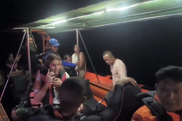 Ινδονησία: Αγνοείται τετραμελής οικογένεια από την Ισπανία μετά τη βύθιση τουριστικού πλοιαρίου