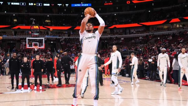 Αντετοκούνμπο για το μέλλον του στο Μιλγουόκι: «Είναι ασέβεια να με ρωτάτε κάτι τέτοιο»