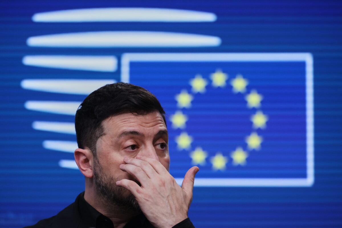 Ο Ζελένσκι ζητά πίεση προς τη Μόσχα πριν από τη συνάντηση με τον Τραμπ και δημοσιεύει βίντεο από τις επιθέσεις στην Ουκρανία