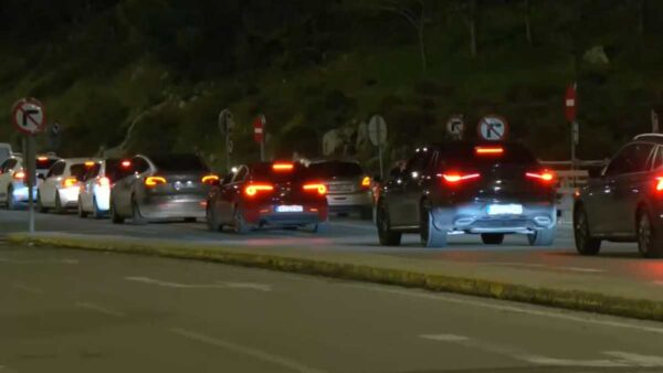 Γολγοθάς η επιστροφή των εκδρομέων στην Αθήνα – Μεγάλη ταλαιπωρία και ατελείωτες ουρές χιλιομέτρων