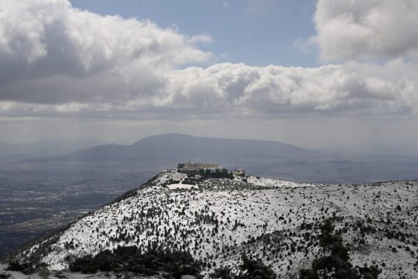 Πρωτοχρονιά με επέλαση ψύχους – Πού και ποιες ημέρες θα χρειαστεί προσοχή