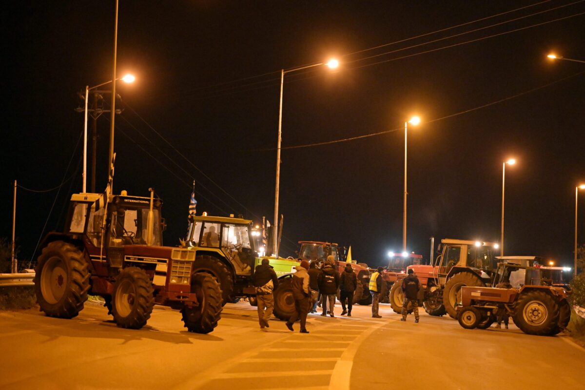 Έτοιμοι για Πρωτοχρονιά στους δρόμους οι αγρότες – Φωνές για διάλογο και σκληρή γραμμή στα μπλόκα