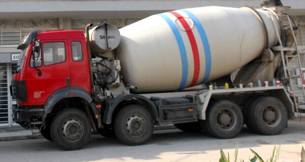 Μπετονιέρα τραυμάτισε σοβαρά ηλικιωμένη στη Νέα Ιωνία