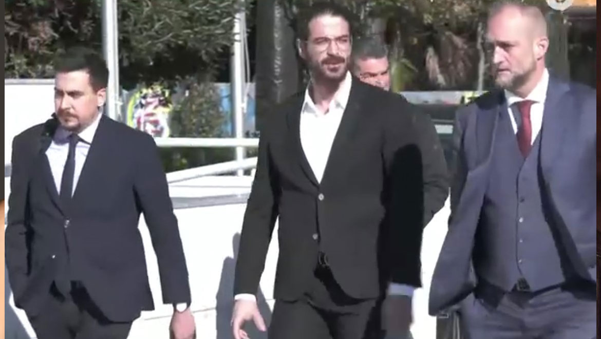 Άρης Μουγκοπέτρος: Στα δικαστήρια της Τρίπολης μετά τη μήνυση της πρώην συζύγου για ενδοοικογενειακή απειλή