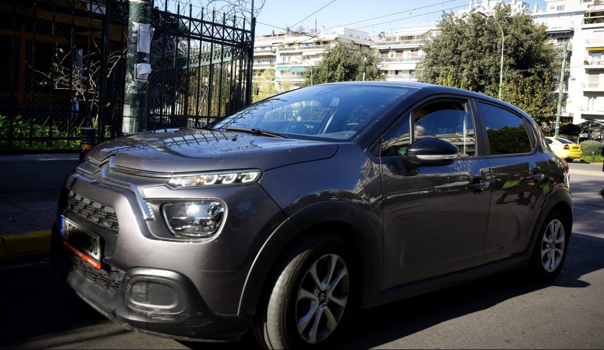 Αναβλήθηκε για τις 12 Ιανουαρίου η δίκη του τράπερ που βρέθηκε με κλεμμένο όχημα στη Γλυφάδα