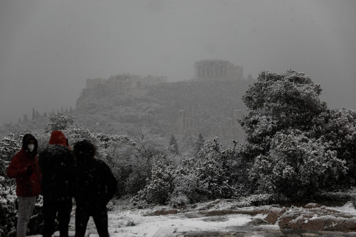 Τσουχτερό κρύο παραμονή και ανήμερα της  Πρωτοχρονιάς – Πού αναμένεται να χιονίσει, νιφάδες και στην Αττική