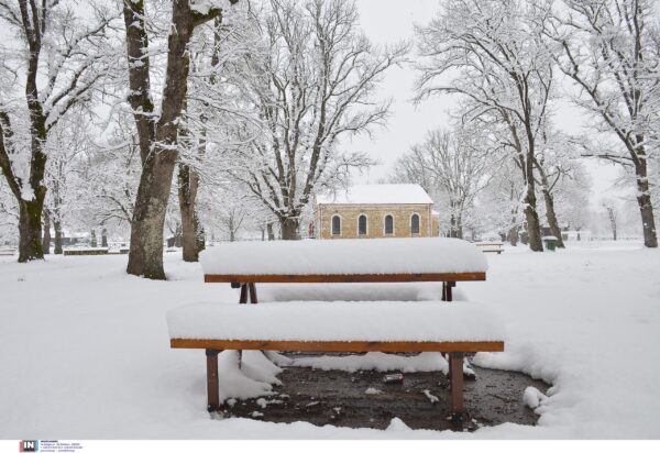 Καιρός: Πτώση θερμοκρασίας ως και 10 βαθμούς – Πιθανές οι πρωτοχρονιάτικες νιφάδες και στην Αττική